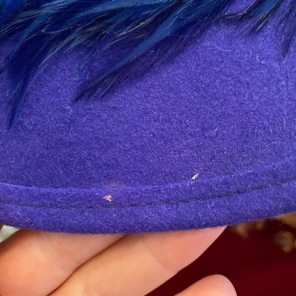 Vintage Mr. John classic purple bedazzled wool hat with blue feathers - Picture 10 of 10
